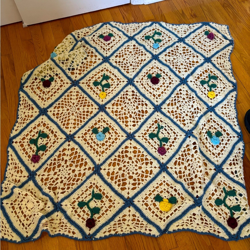 Vintage crochet rose baby blanket